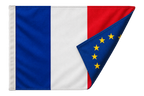 Drapeau double face avec le drapeau français au recto et le drapeau européen au verso, coin replié : deux impressions distinctes, lisibles des deux côtés