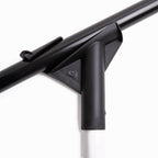 Handystick, l’asta da facciata smontabile: il raccordo nero che unisce il braccio trasversale all’asta