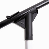 Handystick, l’asta da facciata smontabile: il raccordo nero che unisce il braccio trasversale all’asta